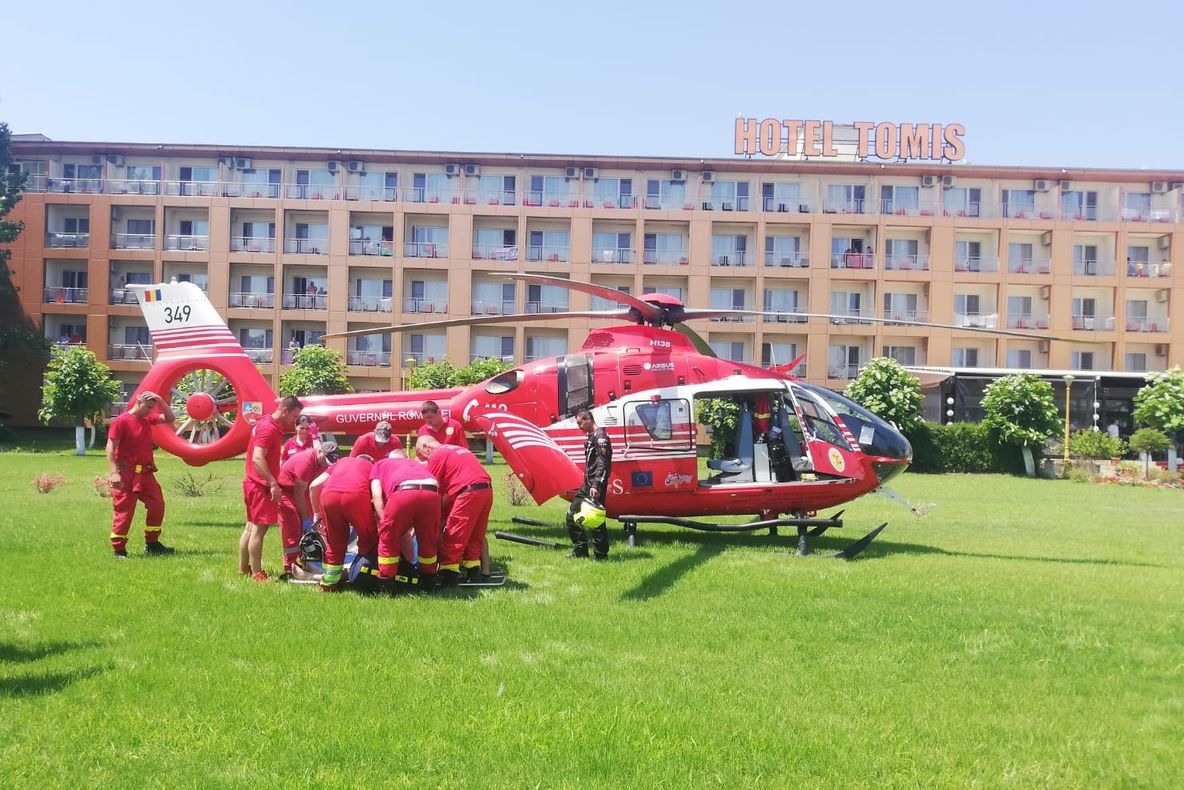 VIDEO| Bărbat preluat cu elicopterul din Mamaia