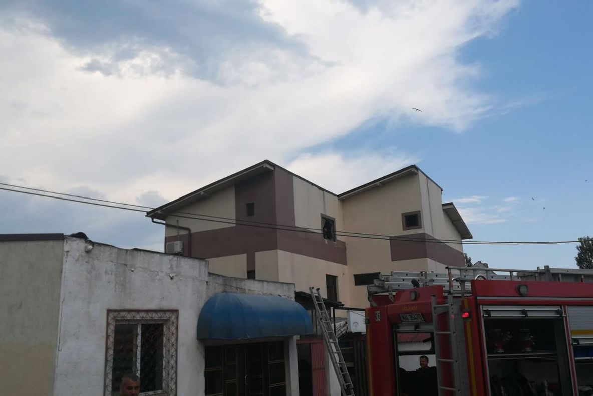 FOTO| Incendiu la un restaurant din Satul de Vacanță