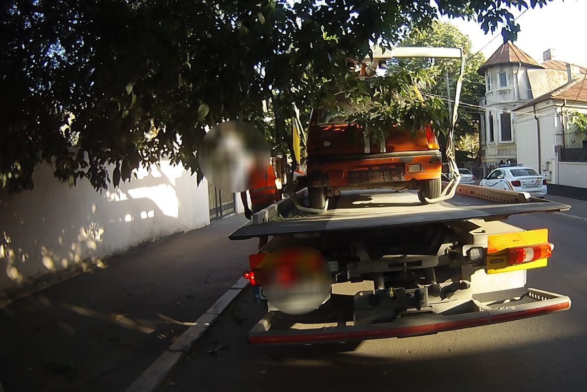 Continuă acțiunea de ridicare a autovehiculelor abandonate în Constanța