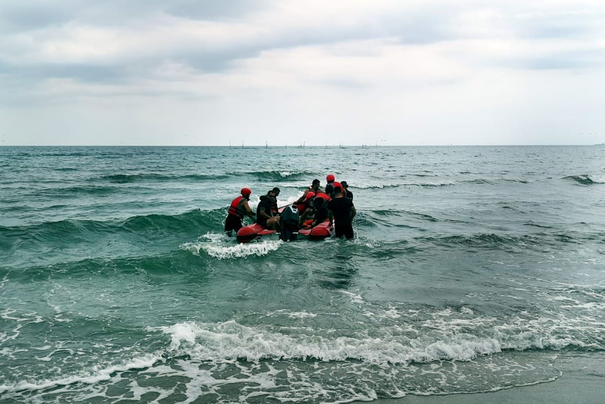 Exercițiu de salvare a unei persoane aflată în pericol de înec, în Mamaia