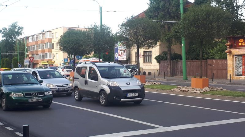FOTO| Un bebeluș a murit după ce mașina în care se afla s-a răsturnat