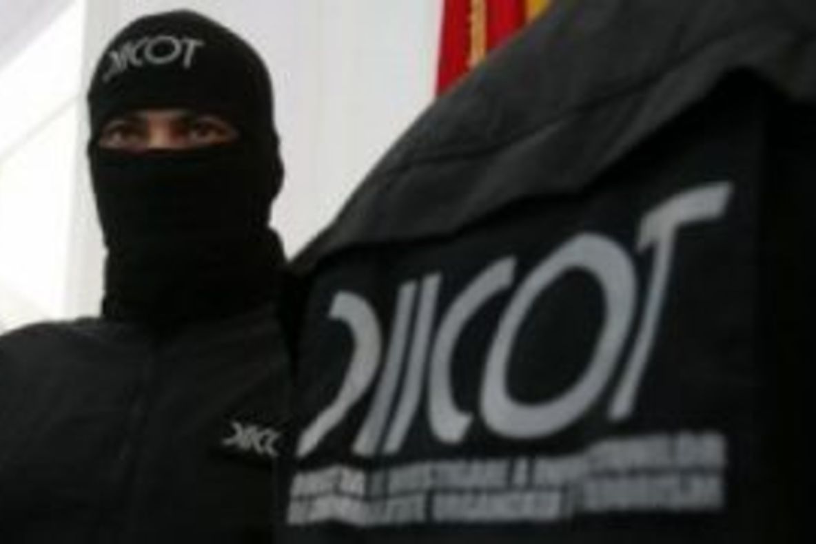 VIDEO| Acțiune de amploare, percheziții, droguri, sume uriașe