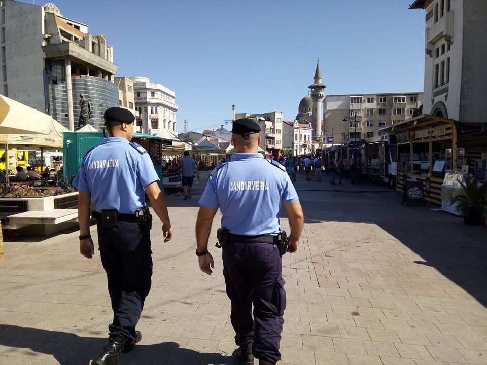 Peste 100 de jandarmi asigură ordinea publică pe litoral în perioada minivacanței