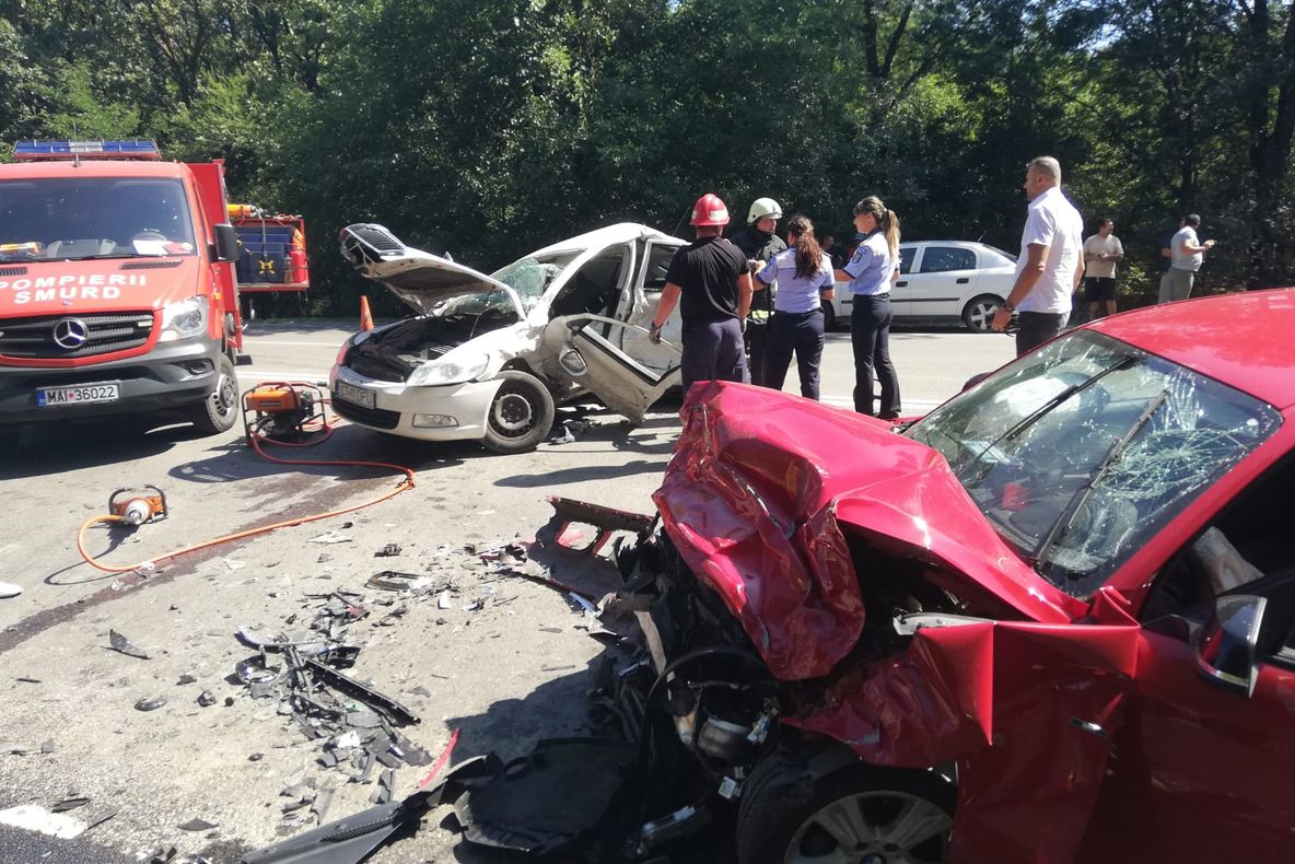 FOTO VIDEO| Accident grav în zona Popas-Valu lui Traian. O persoană este încarcerată(Update)