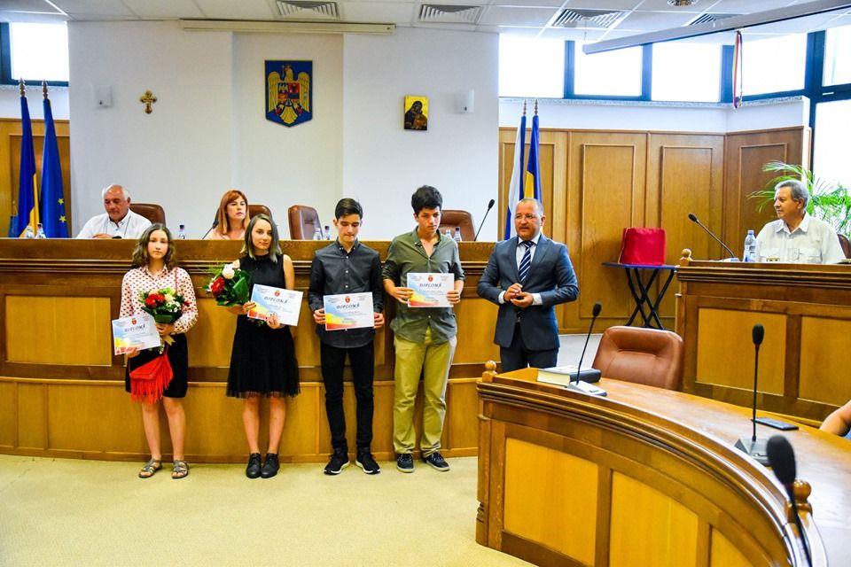 Asociația Elevilor din Constanța a dat în judecată Guvernul, Ministerul Educației Naționale și Ministerului Dezvoltării Regionale și Administrației Publice