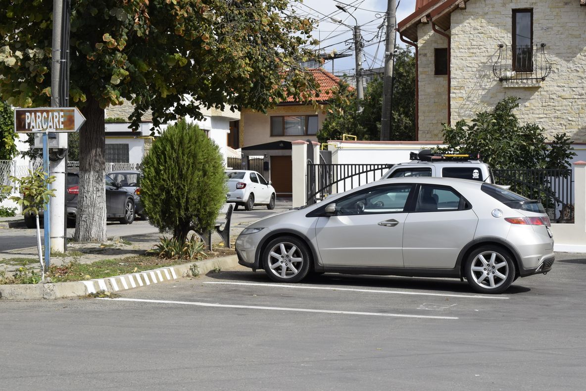 Parcări de reședință în locul garajelor demolate, în Mangalia