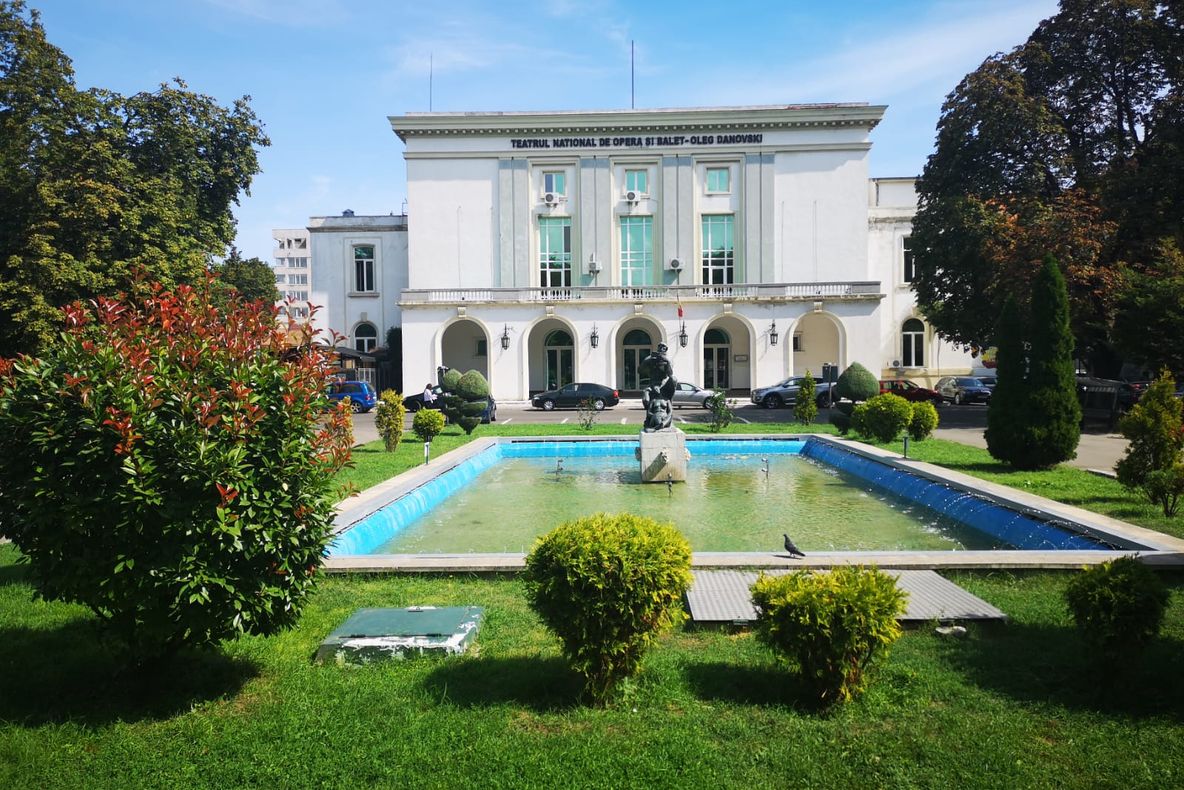 Feerie de parfum și culoare în Parcul Teatrului „Oleg Danovski”, la Târgul Constanța cu Flori