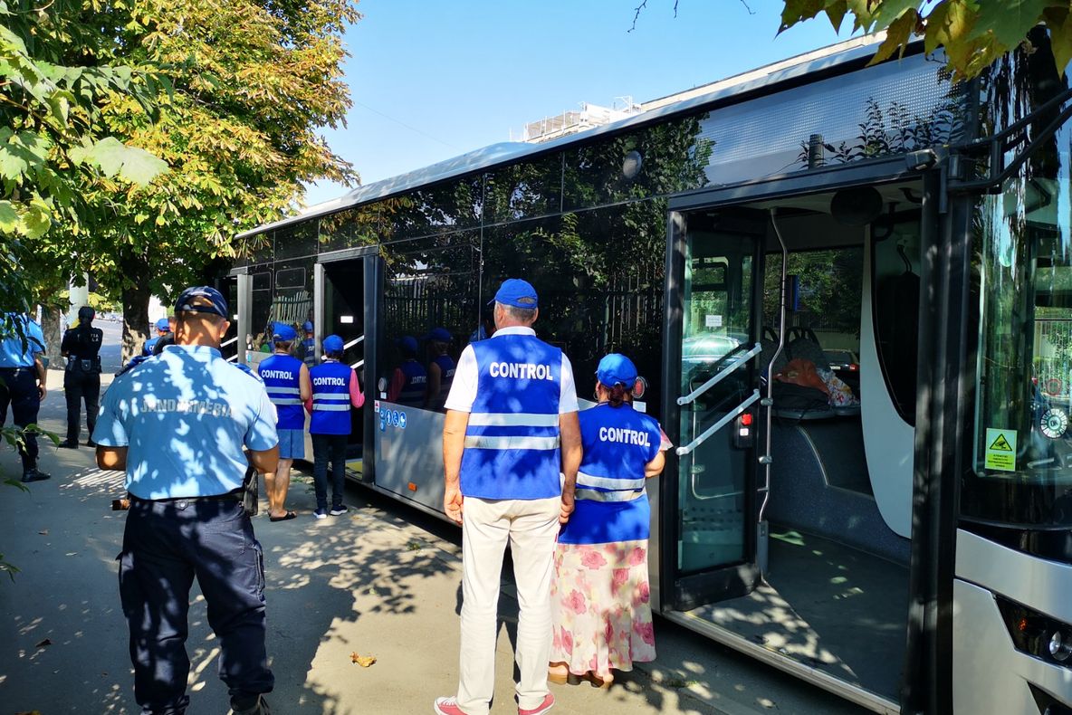 Amenzi de peste 100.000 de lei, aplicate, în august, pentru lipsa biletelor RATC