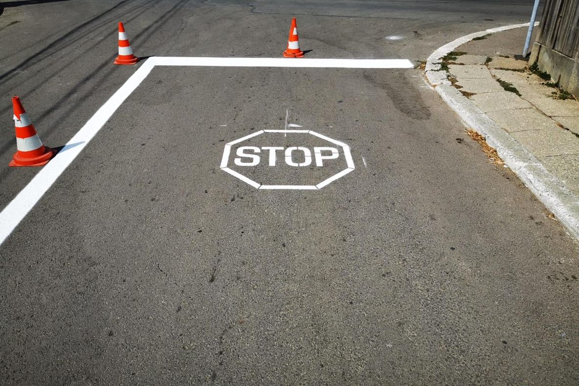 Atenție șoferi: strada Alexandru Sahia din Palazu Mare devine drum cu prioritate!!