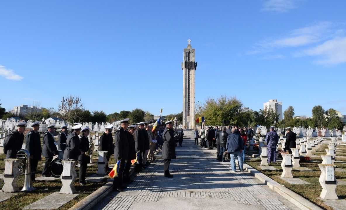 Marinarii militari prezenți, vineri, la Ziua Armatei României