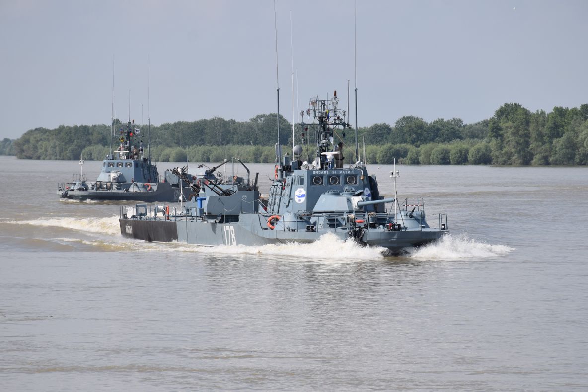 Navele Flotilei Fluviale continuă instrucția în Delta Dunării