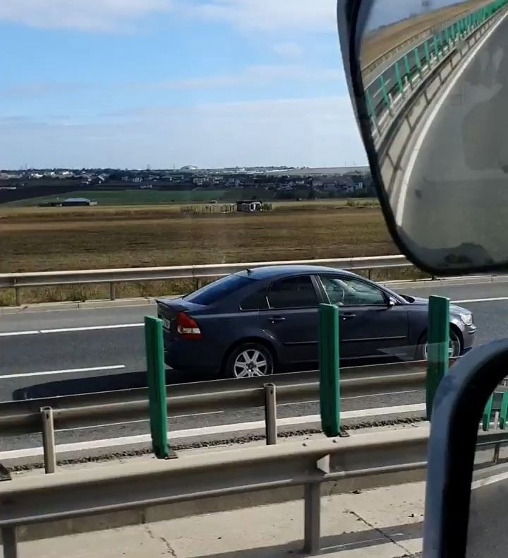 Atât șoferul surprins pe contrasens, cât și cel care a filmat, pasibili de sancțiuni