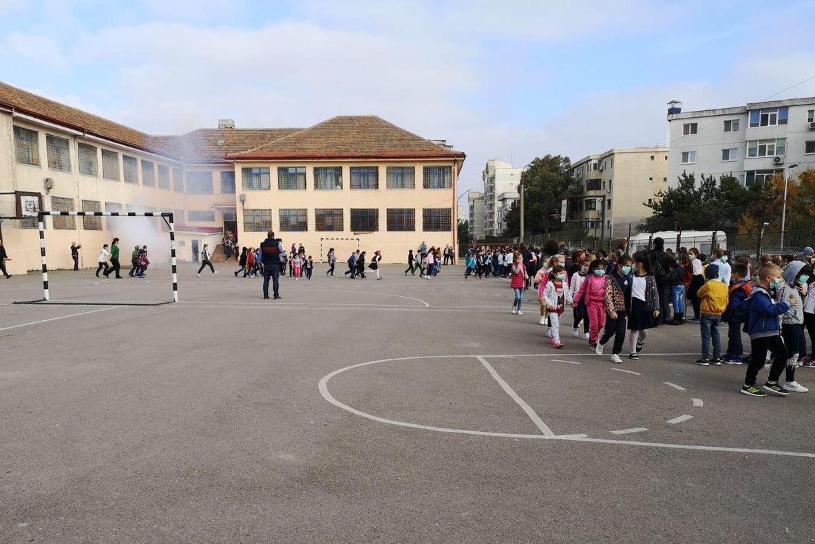 Elevii constănțeni, pregătiți în cazul unui accident chimic