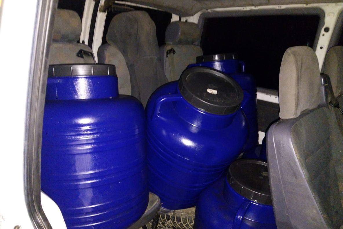 Prinși în flagrant în timp ce furau motorină