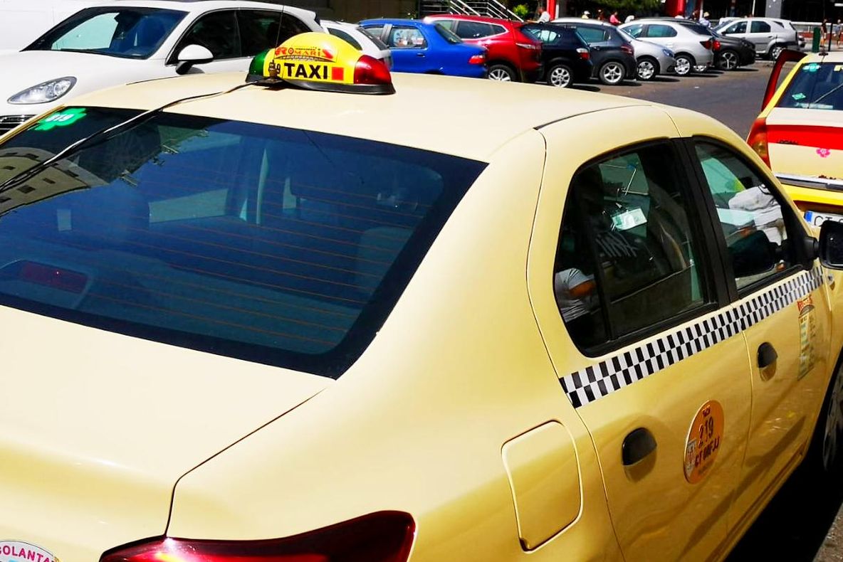 Taximetrist din Constanta, ameninţat cu pistolul