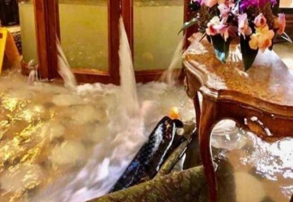   Video&Foto  Imagini apocaliptice | 90% din Veneţia, înghiţită de apă de până la doi metri. Româncă: "Un dezastru. Intră apa-n casă ca un râu" 