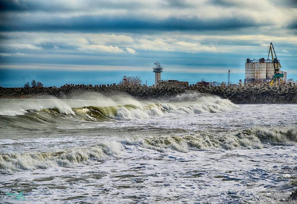 Porturi maritime închise din cauza văntului puternic