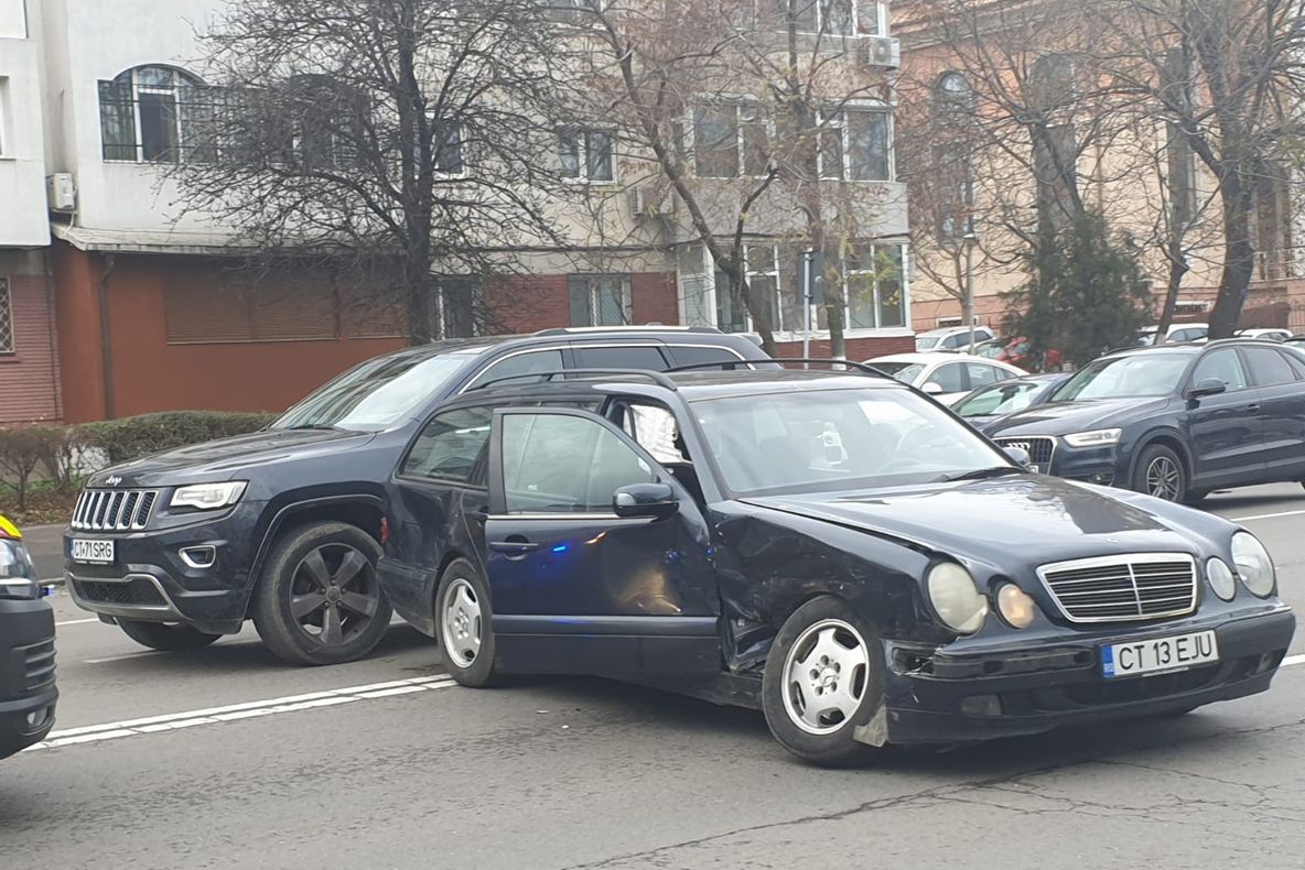 FOTO| Neatenția la volan face victime