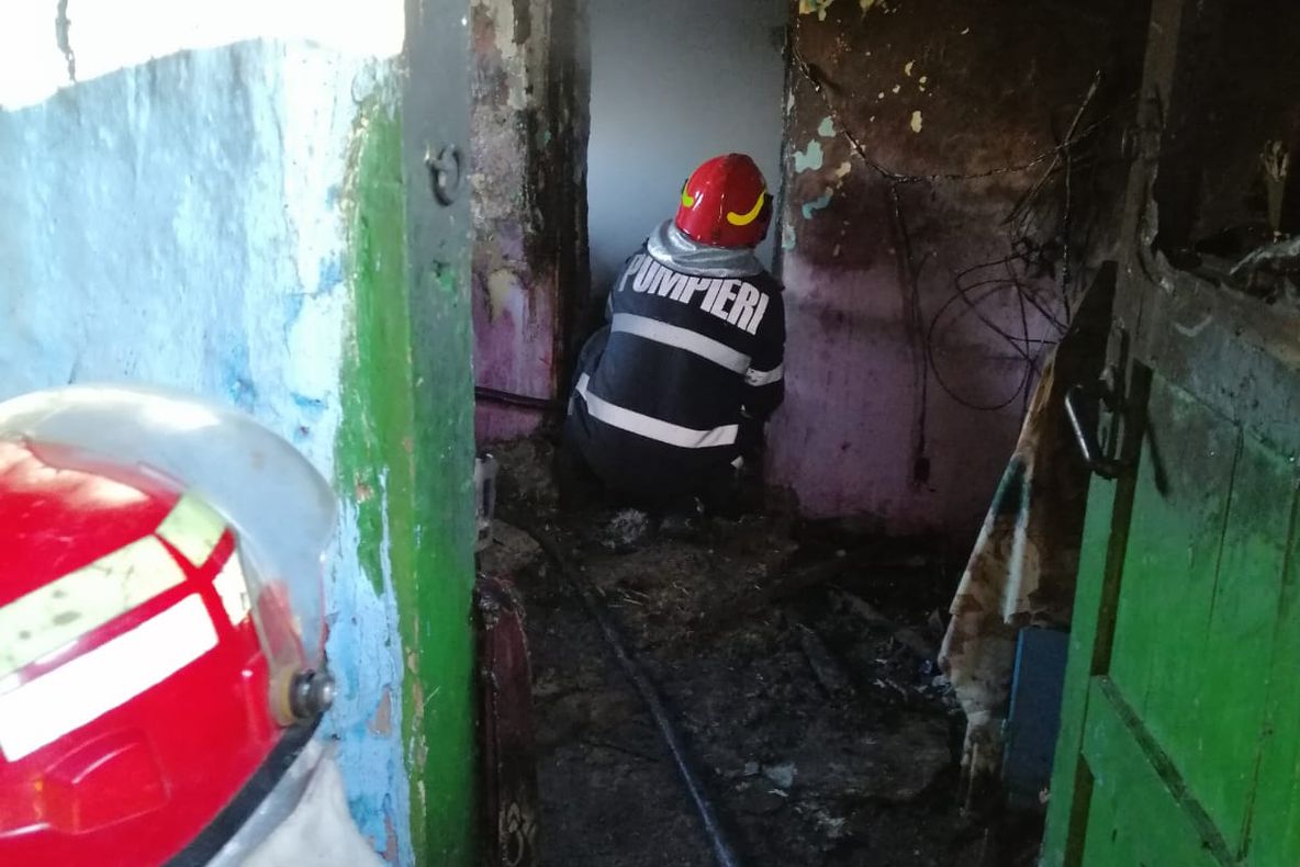 VIDEO FOTO|Tragedie la Cogealac. Un bebeluș de 8 luni și-a pierdut viața într-un incendiu