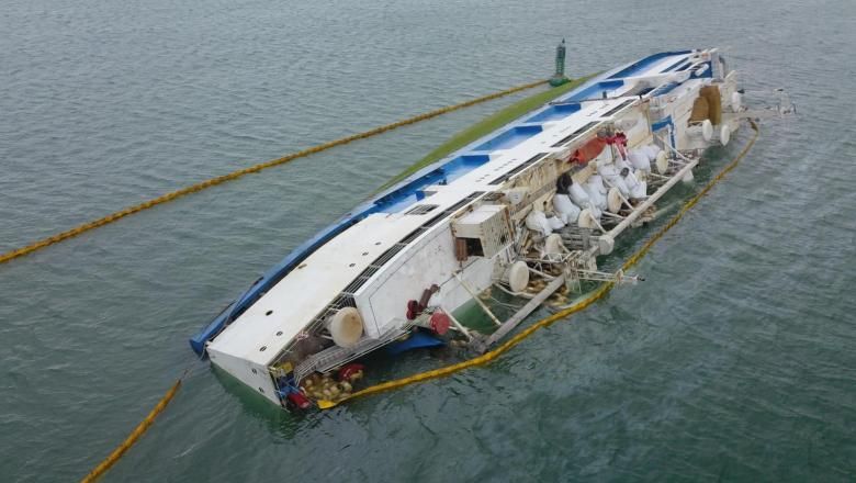  CNAPMC: Cinci companii și-au arătat interesul pentru ranfluarea navei răsturnate în Portul Midia