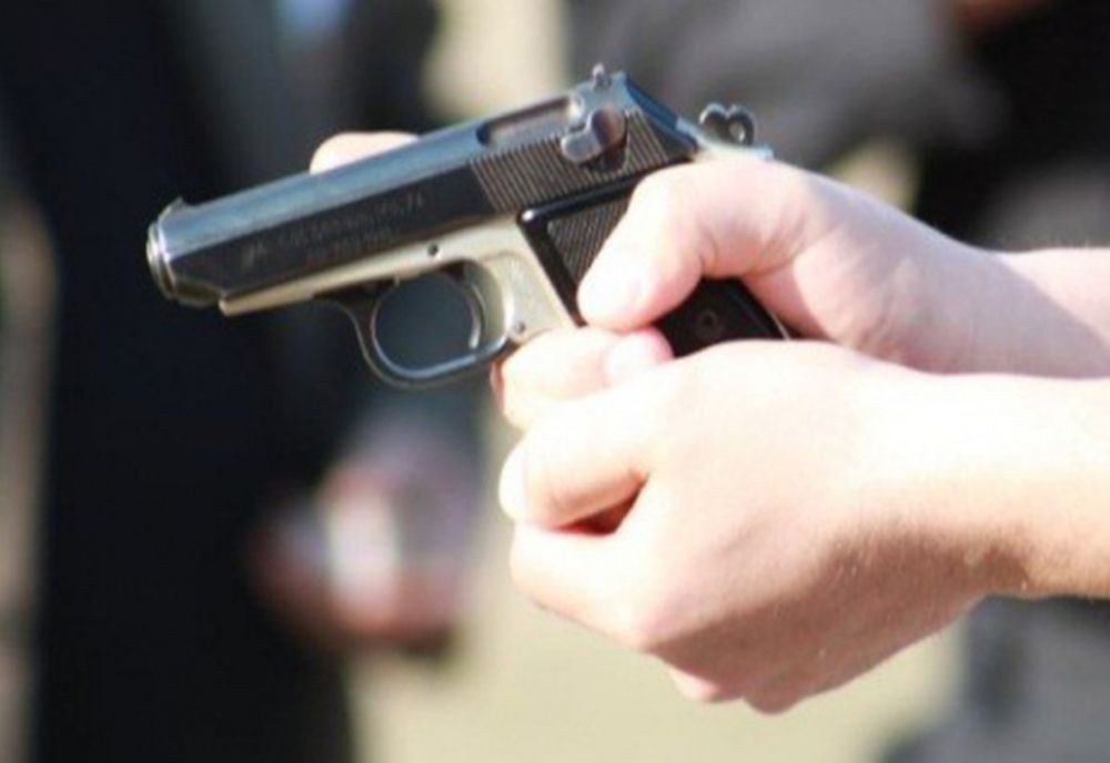 Bărbat împușcat pe stradă. Polițiștii îl caută pe agresor