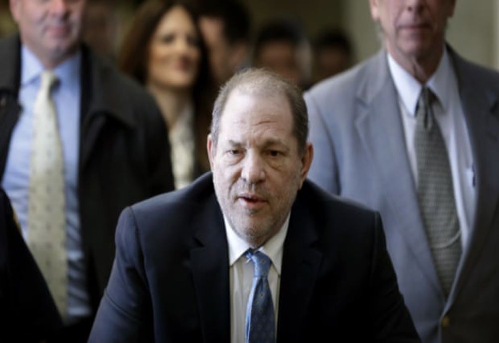 Fostul producător de filme Harvey Weinstein a fost găsit vinovat în procesul de agresiune sexuală