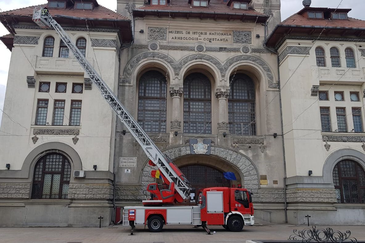 VIDEO| Alertă la Muzeul de Istorie Națională si Arheologie. Intervin pompierii
