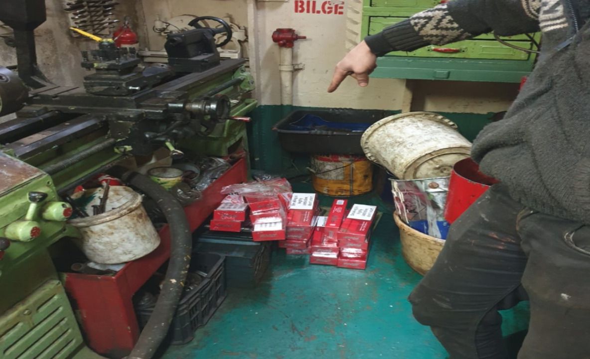 FOTO| Țigarete de contrabandă, descoperite de câinele Pobaza