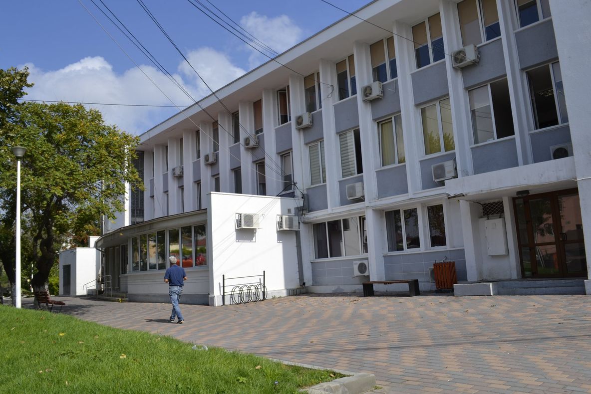 Primăria Mangalia limitează accesul publicului în clădire și închide Oborul