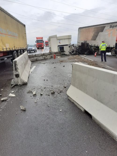 VIDEO | Accident grav pe șoselele din Constanța. Șoferul, în comă la spital