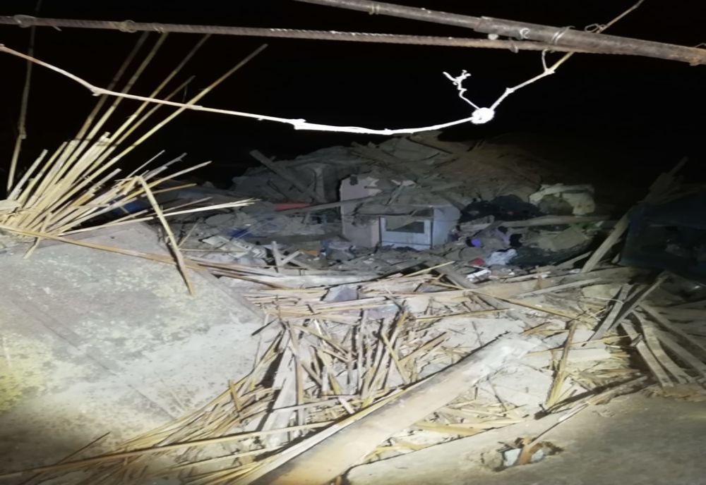 Explozie la Corbu. Femeie scoasă de sub dărâmăturile casei