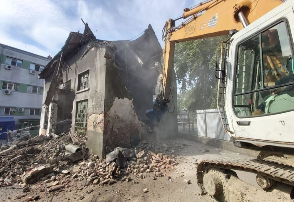 FOTO | Clădirile insalubre din curtea Spitalului de Boli Infecțioase Constanța, demolate
