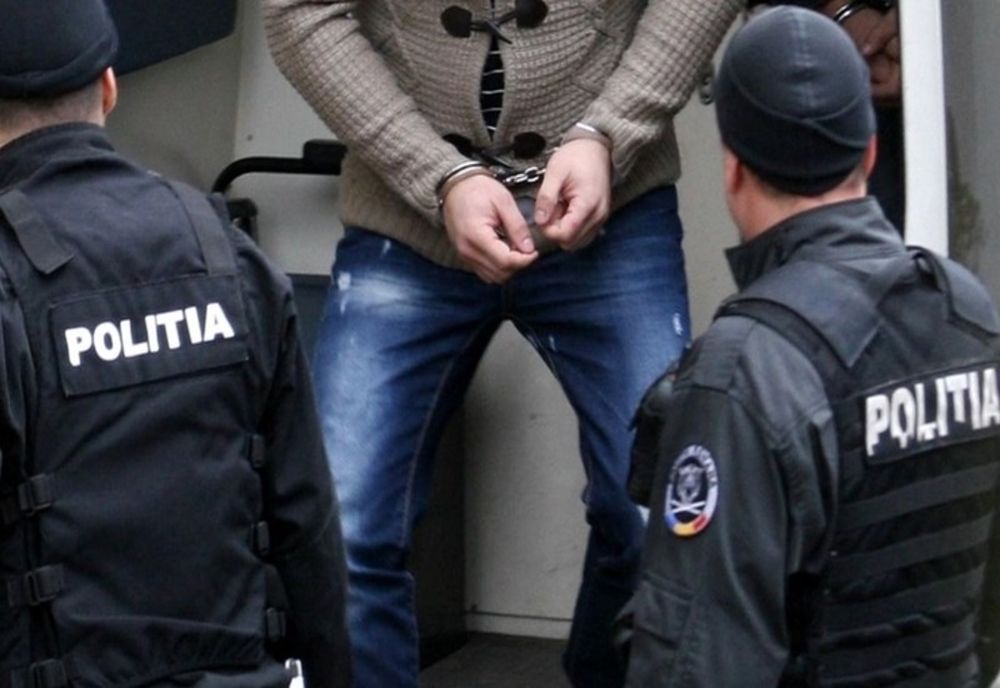 Bătrân, omorât prin sufocare. Ucigașul s-a ascuns după ușă