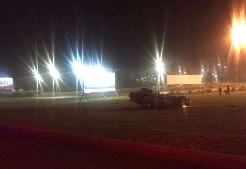 Beat și fără permis s- a răsturnat cu mașina 