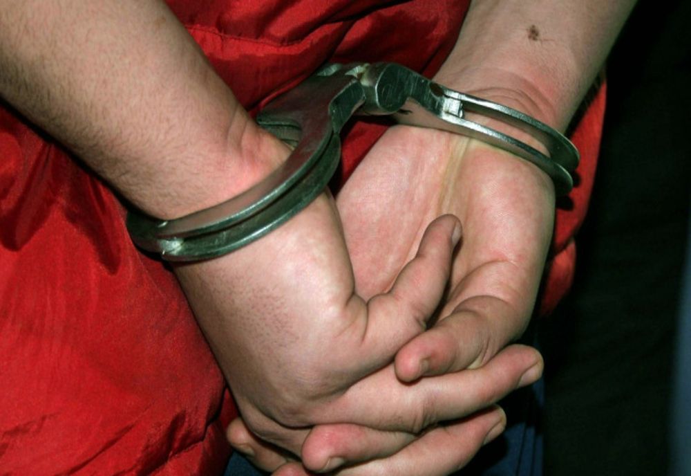 Bărbat arestat preventiv pentru pornografie infantilă și șantaj