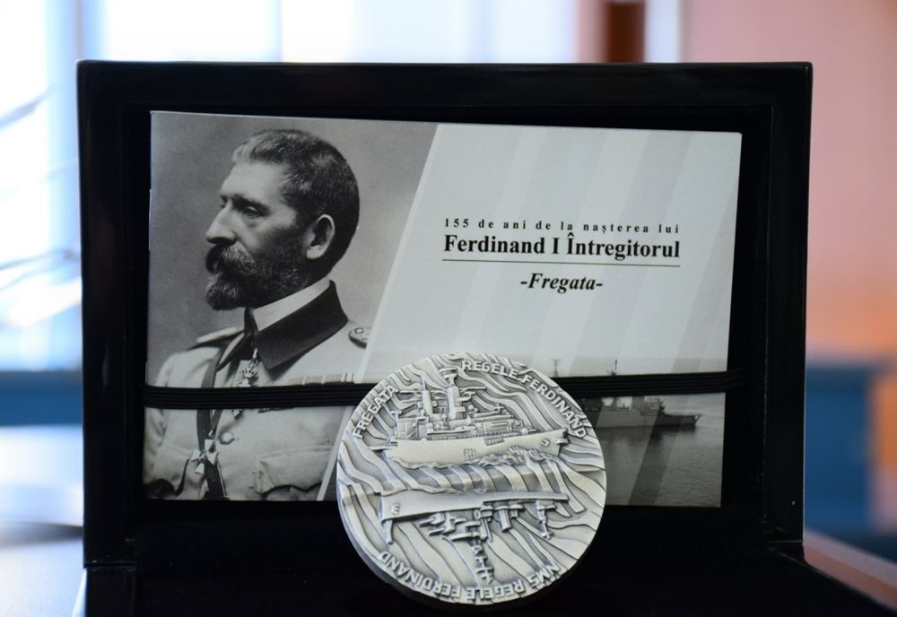 FOT0| Fregata „Regele Ferdinand”, prima navă de război a României pe o medalie emisă de statul român