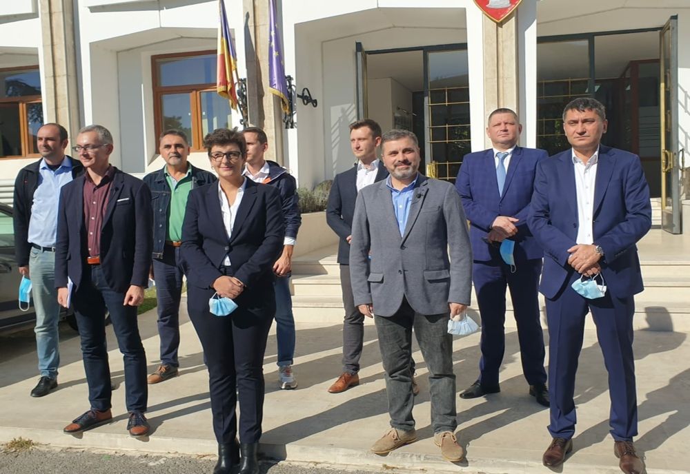 USR Plus a depus listele pentru parlamentare