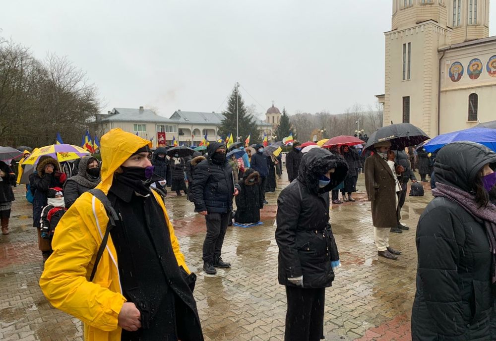 FOTO VIDEO| Pelerinaj la Mănăstirea Sfântului Apostol Andrei. Forțele de ordine asigură respectarea regulilor de distanțare