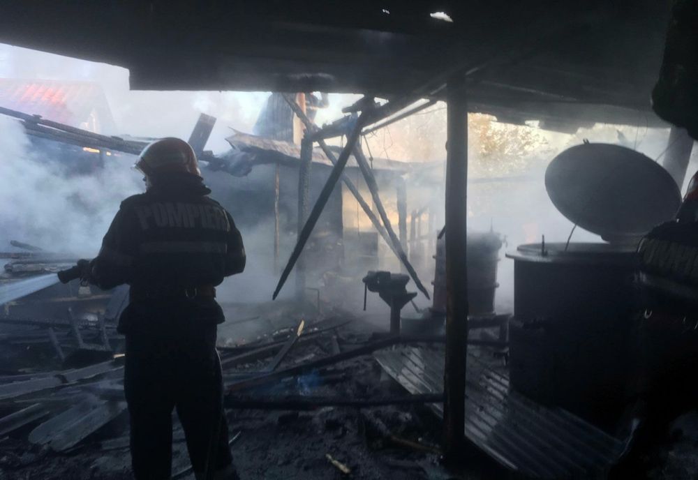FOTO Tragedie evitată. Incendiu puternic la Niculițel