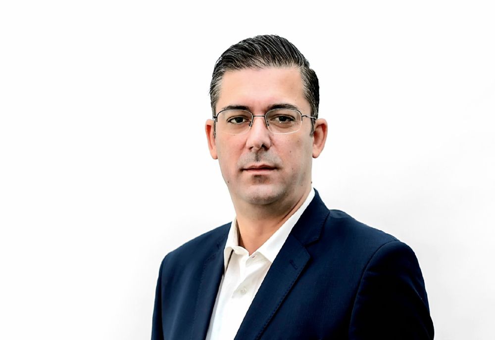 Marius Horia Țuțuianu:  „Domnule Iohannis, dați-vă  jos haina de agent electoral al PNL!”