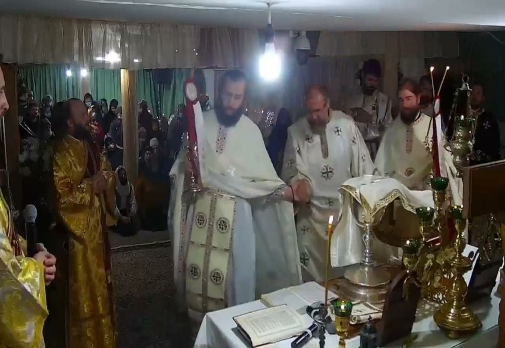 Credincioșii scoși de poliție din biserică. Amenzi pentru persoanele care nu purtau mască