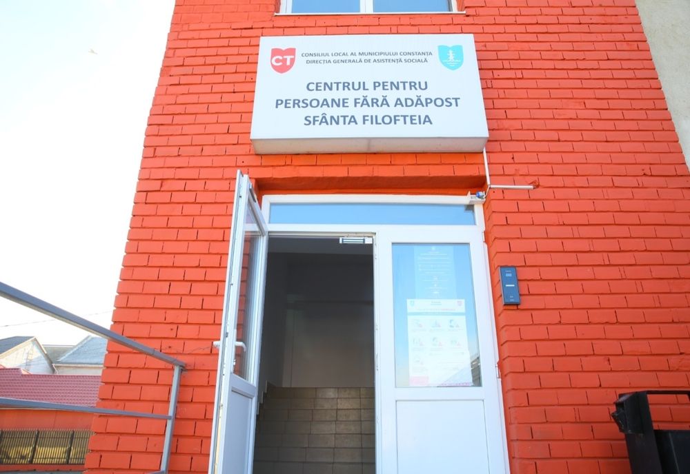Persoanele fără adăpost sunt găzduite în centrele sociale