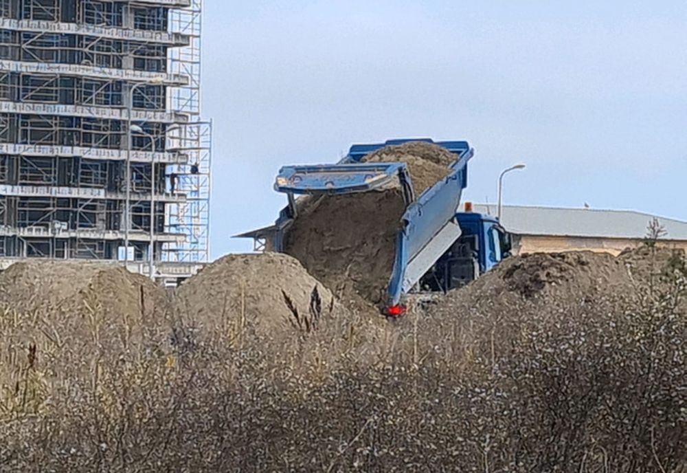 Deșeurile din construcții se depozitează în spațiul amenajat la Poarta 9