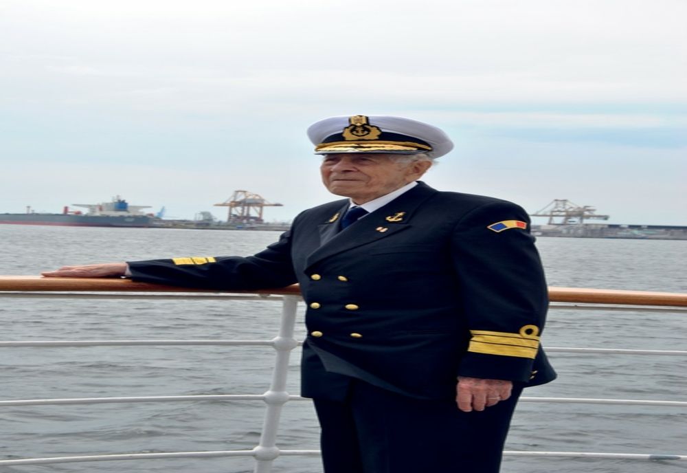 FOTO| Mircea Caragea, decanul de vârstă al marinarilor militari împlinește 102 ani