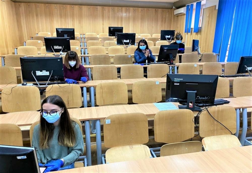 Cursuri în format hibrid pentru studenții UOC în semestrul al doilea