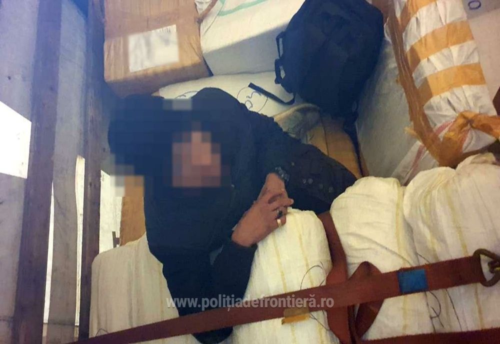 Tineri afgani opriți din drumul ilegal spre vestul Europei