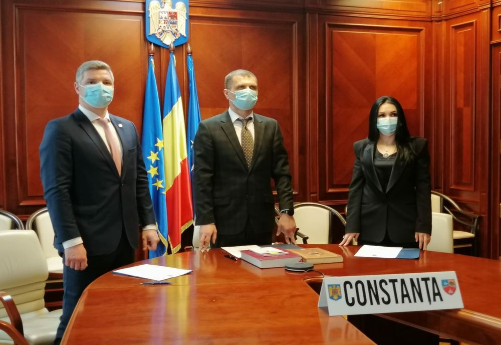 Prefectul Silviu Coşa şi noii subprefecţi au depus astăzi jurământul