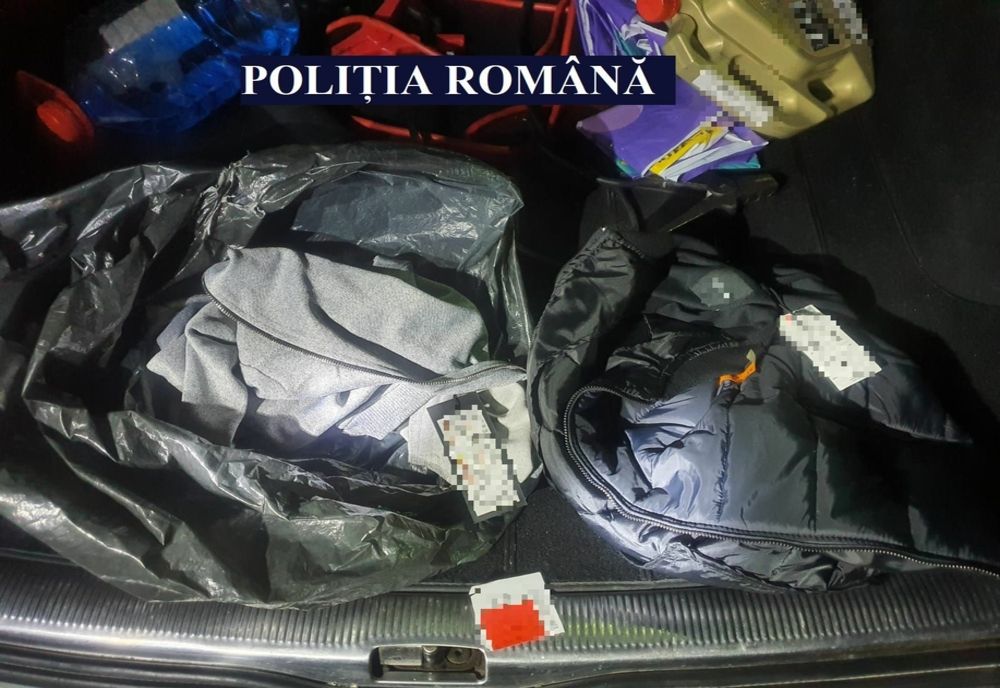 FOTO |Percheziții la hoții din magazine. Trei bărbați reținuți