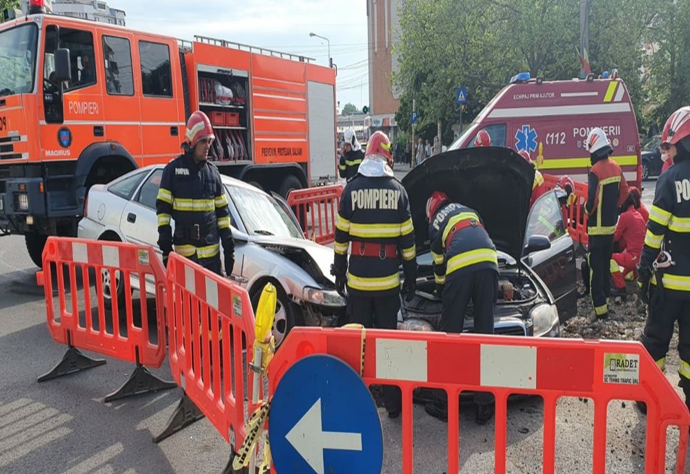 FOTO Mașini căzute într-o groapă pe bulevardul Tomis