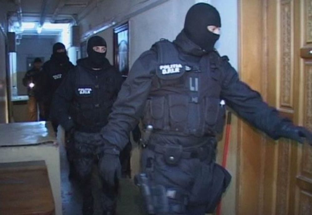 Percheziţii într-un dosar de proxenetism! 15 tinere erau obligate să se prostitueze